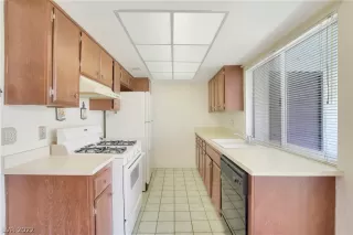 Photo #5: 2385351 Listing 