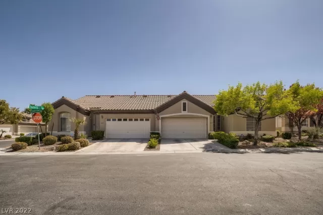 MLS: 2385360 Condo For Sale