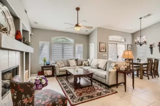 Photo #4: 2385360 Listing