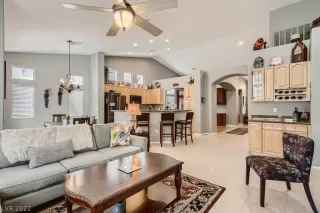 Photo #6: 2385360 Listing