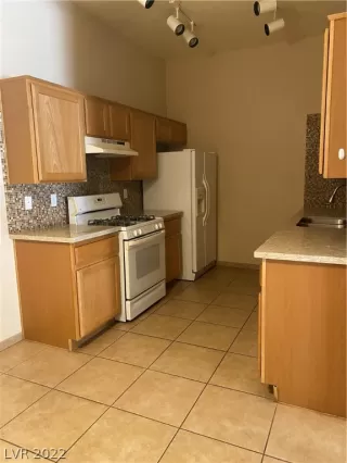 Photo #3: 2385388 Listing 