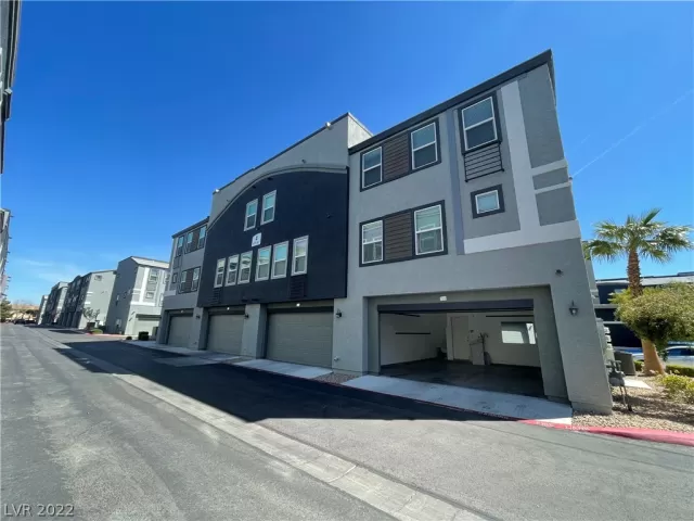 MLS: 2385399 Condo For Sale