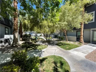 Photo #4: 2385399 Listing 