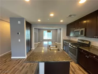 Photo #6: 2385399 Listing 