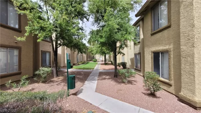 MLS: 2385403 Condo For Sale