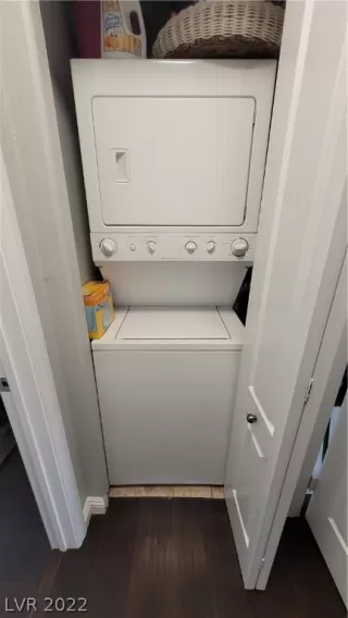 Photo #5: 2385403 Listing