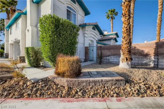 MLS: 2385415 Condo For Sale