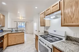 Photo #5: 2385415 Listing 