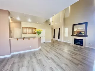 Photo #2: 2385418 Listing