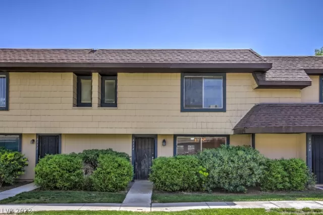 MLS: 2385452 Condo For Sale