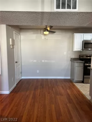 Photo #4: 2385453 Listing