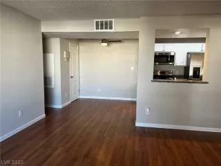 Photo #5: 2385453 Listing