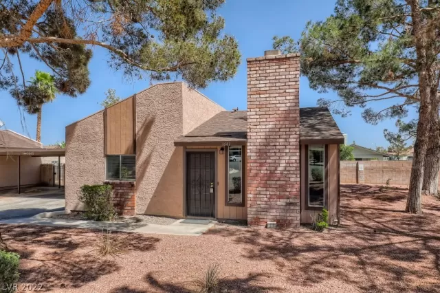 MLS: 2385500 Condo For Sale