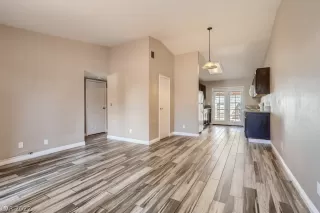 Photo #4: 2385500 Listing 