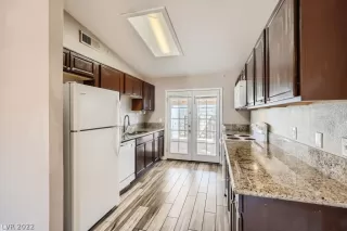 Photo #5: 2385500 Listing 