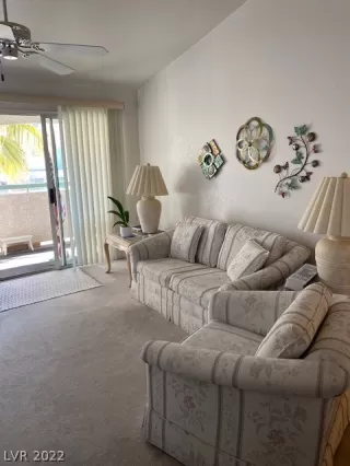 Photo #2: 2385505 Listing