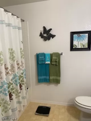 Photo #6: 2385505 Listing