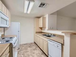 Photo #3: 2385513 Listing