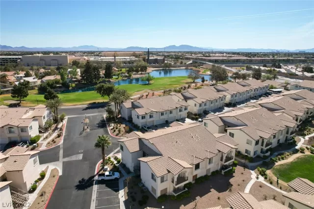 MLS: 2385521 Condo For Sale