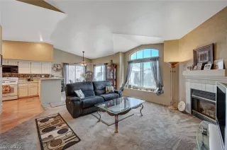 Photo #4: 2385521 Listing