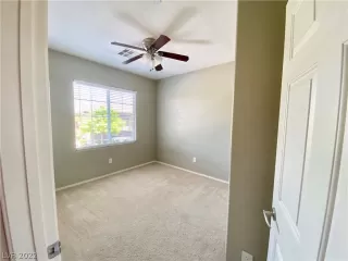 Photo #4: 2385551 Listing