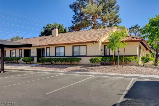 MLS: 2385587 Condo For Sale