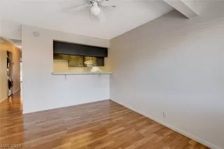 Photo #3: 2385587 Listing 