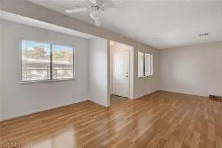 Photo #5: 2385587 Listing 