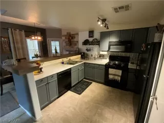 Photo #6: 2385599 Listing 