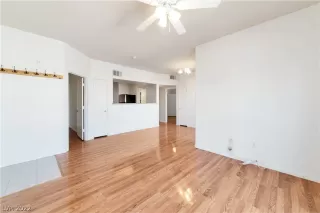 Photo #3: 2385606 Listing