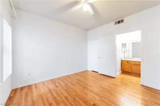 Photo #5: 2385606 Listing