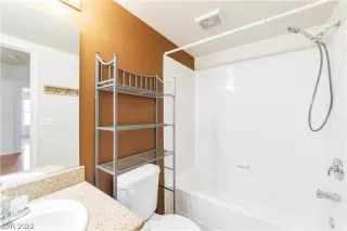 Photo #6: 2385606 Listing