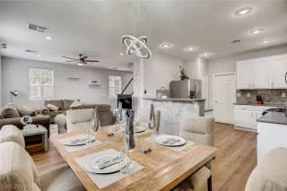 Photo #1: 2385607 Listing