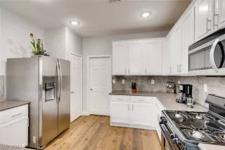 Photo #3: 2385607 Listing