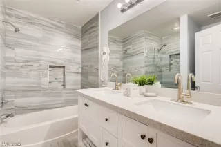 Photo #4: 2385607 Listing