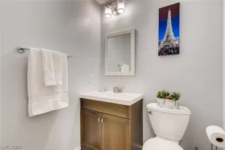 Photo #5: 2385607 Listing