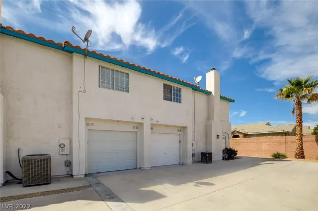 MLS: 2385645 Condo For Sale