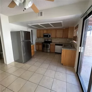 Photo #1: 2385649 Listing 