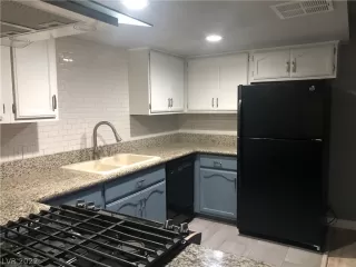 Photo #5: 2385651 Listing 