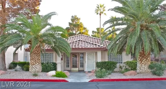 MLS: 2385671 Condo For Sale