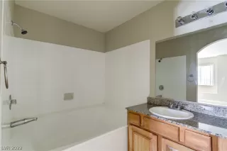 Photo #5: 2385671 Listing 