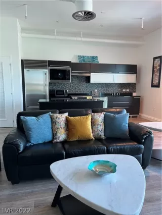 Photo #3: 2385675 Listing