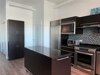 Photo #4: 2385675 Listing