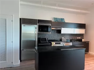 Photo #5: 2385675 Listing