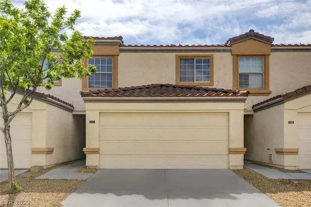 MLS: 2385683 Condo For Sale