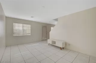 Photo #3: 2385683 Listing