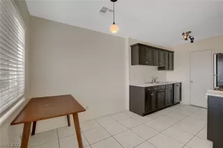 Photo #5: 2385683 Listing