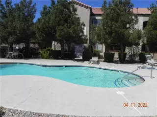 Photo #2: 2385691 Listing