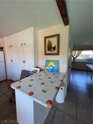 Photo #4: 2385701 Listing