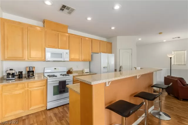 MLS: 2385706 Condo For Sale